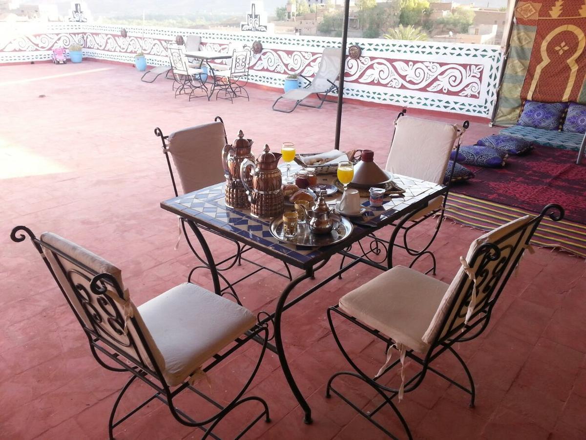 Dar Ilyana Hotel Ait Tiourhza Exterior foto